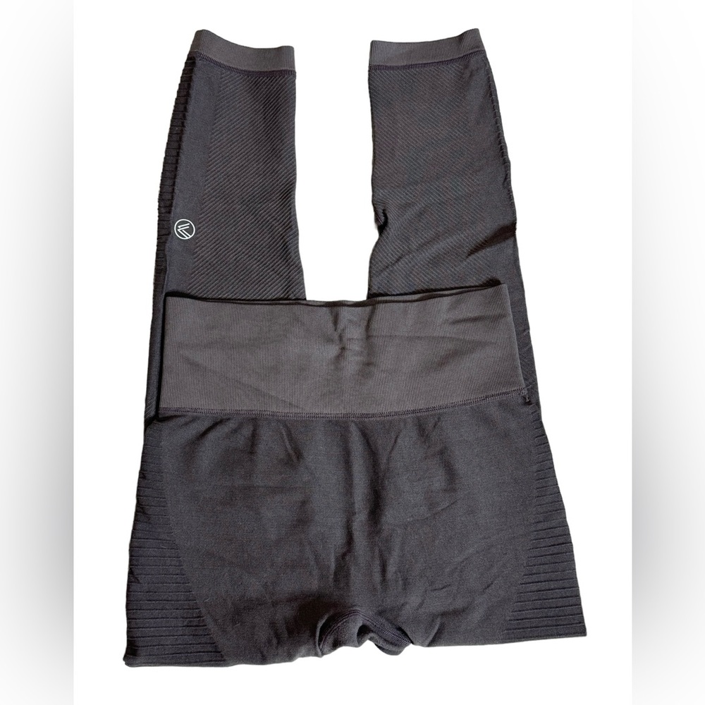 Savvi Eggplant Moto Leggings Size M/L Like New Condition Athletic Wear